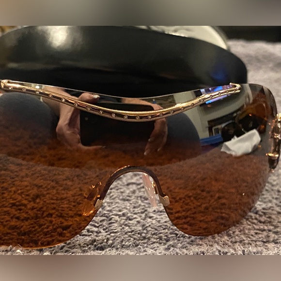 Gently used woman’s Roberto Cavalli sunglasses. - Picture 2 of 12